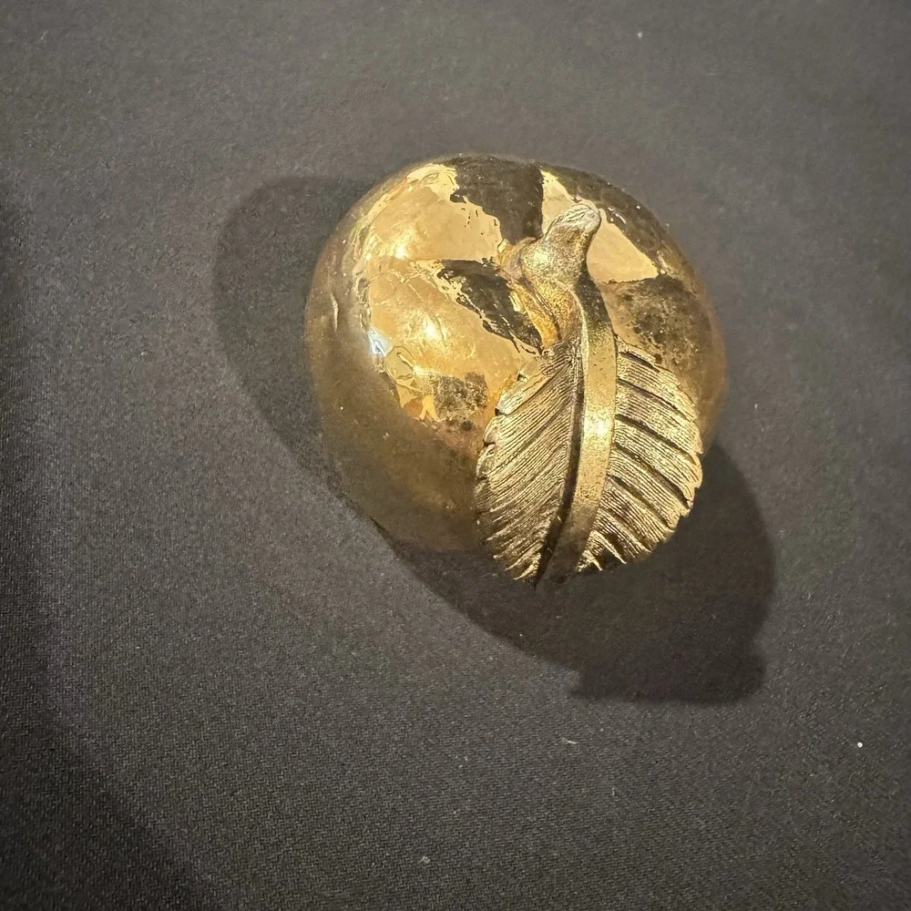 Vintage MCM Heavy Solid Brass Apple w/ Leaf Paperweight 1.1 lbs 2